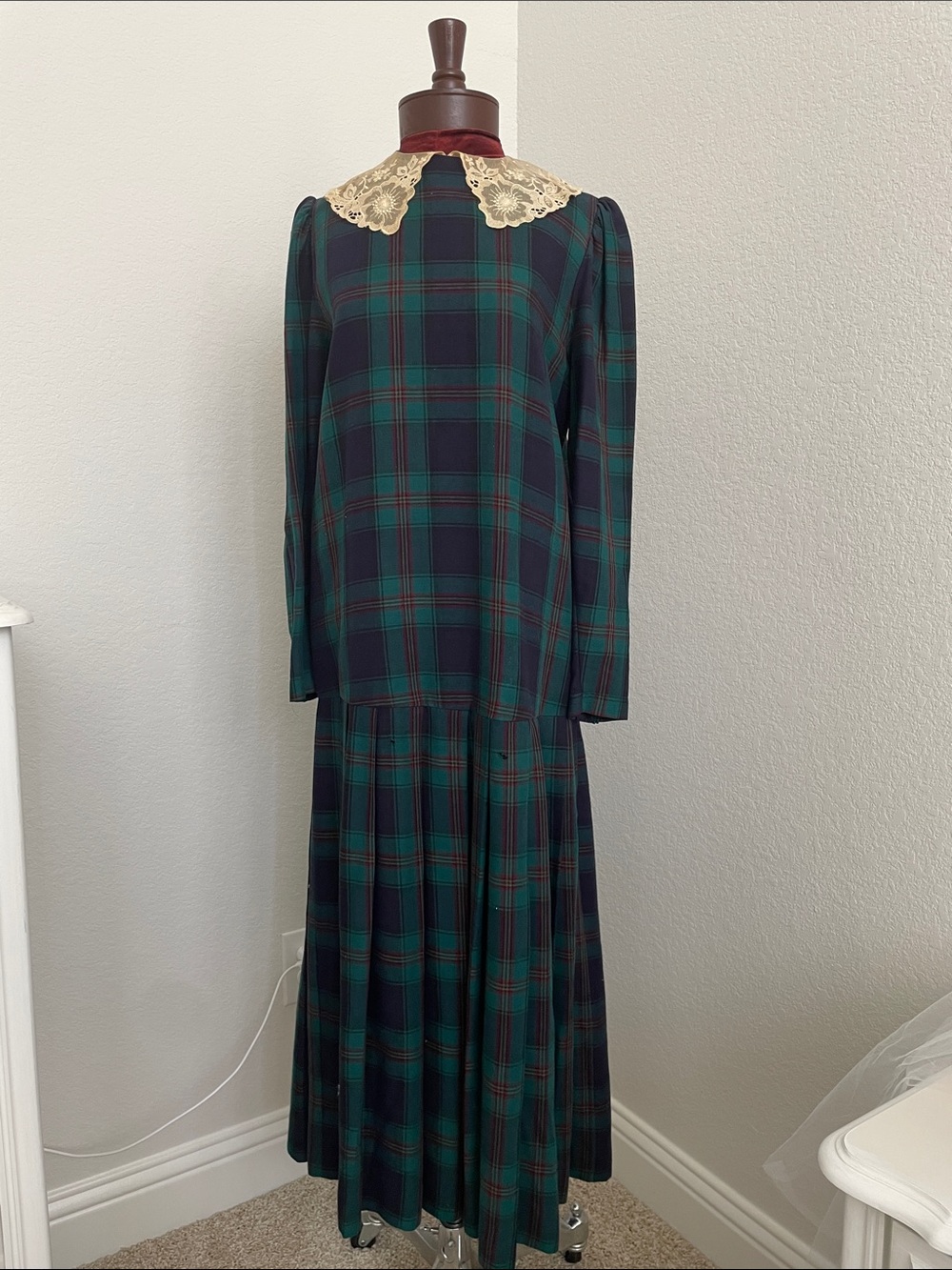 Vintage-Inspired Laura Ashley Green Plaid Long Sleeve Dress with Lace Collar